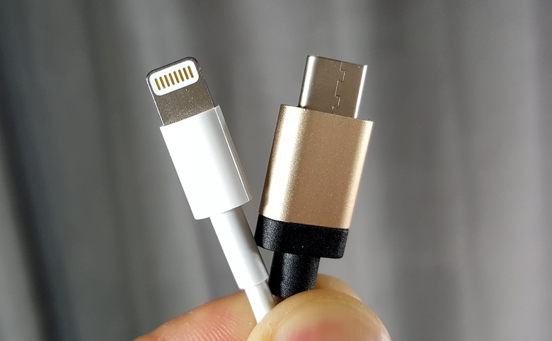 USB Type C vs Apple’s Lightning Connector