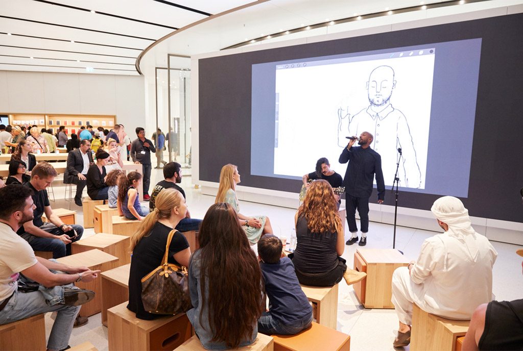 dubai apple store, today at apple